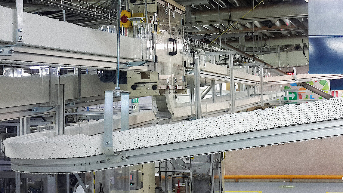 Conveyor belt with cigarette filters on it
