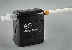 Das CReSS Pocket ist tragbar und misst automatisch Parameter des Rauchverhaltens einer Zigarette 