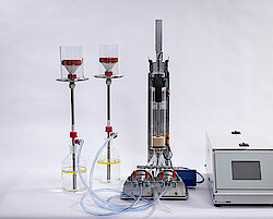 Der Shisha-Smoker ist eine Rauchmaschine, die standardisiert Wasserpfeifentabak abraucht 